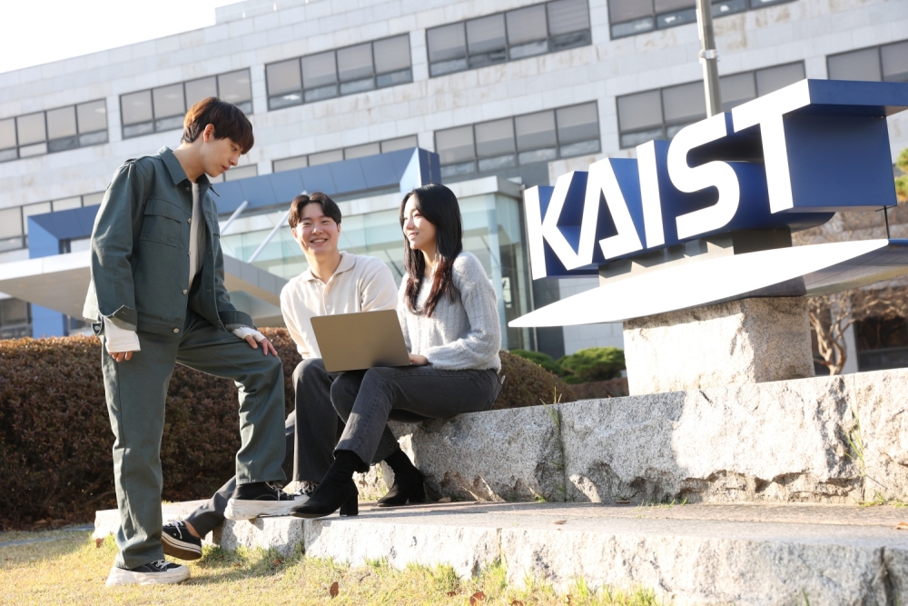 KAIST 학생들이 웃고 있는 이미지 사진